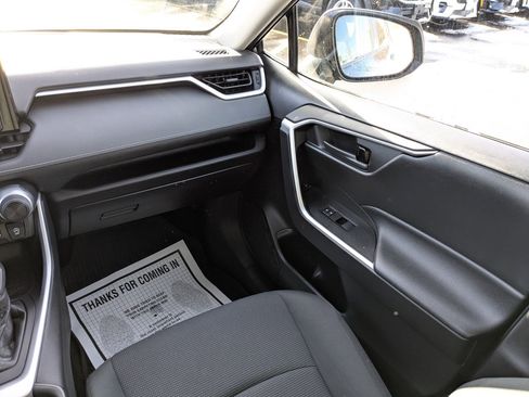 Used 2021 Toyota RAV4 LE image 17