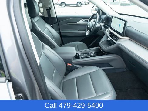 Used 2025 Ford Explorer Active w/ Active Comfort Package AWD/4WD image 42