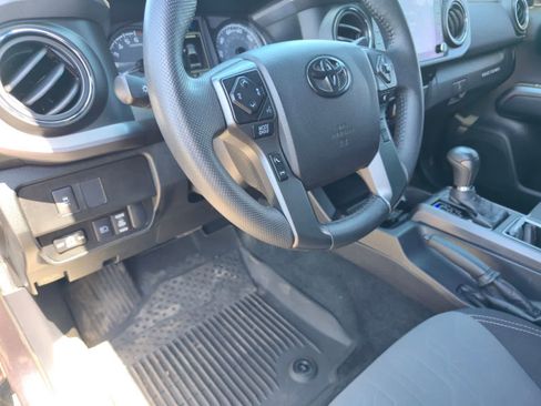 Used 2021 Toyota Tacoma TRD Off-Road w/ Technology Package AWD/4WD image 15