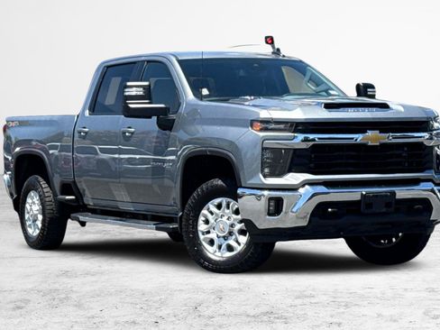 Used 2025 Chevrolet Silverado 3500 LT AWD/4WD image 2