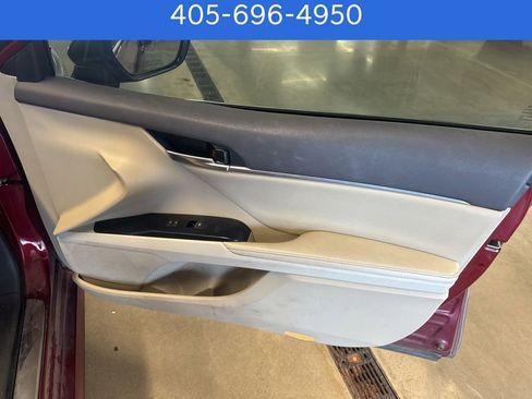 Used 2020 Toyota Camry XLE image 23