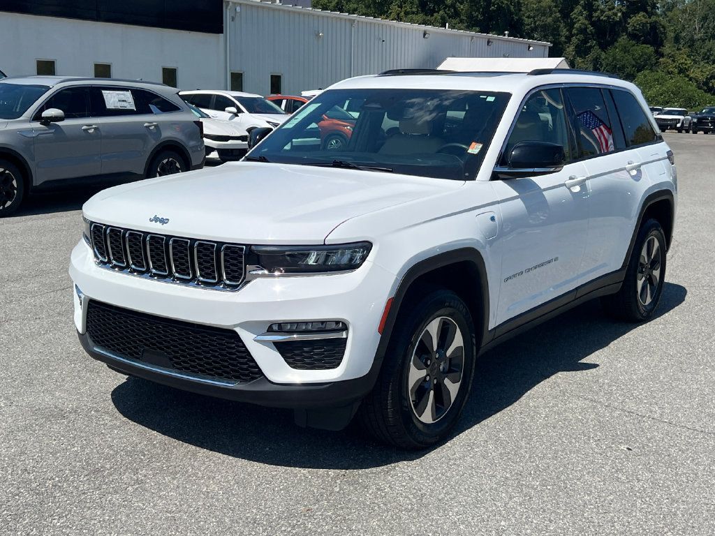 Used 2024 Jeep Grand Cherokee Limited 4xe AWD/4WD image 3