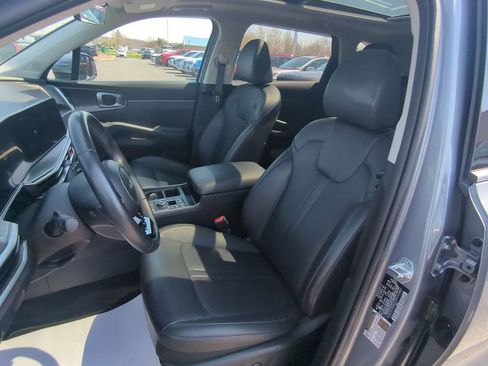 Used 2025 Kia Sorento EX w/ Panoramic Sunroof Package FWD image 17
