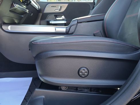 Certified 2025 Mercedes-Benz GLB 250 image 24