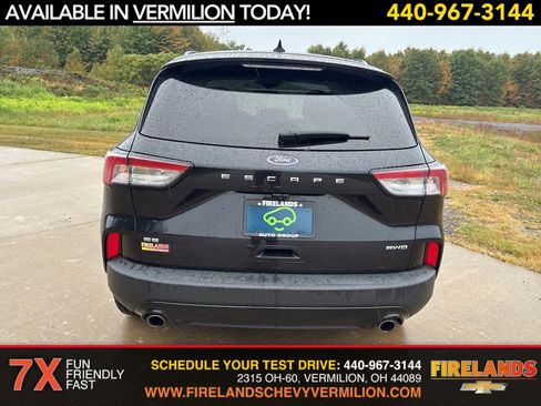 Used 2022 Ford Escape SE w/ SE Sport Appearance Package image 4