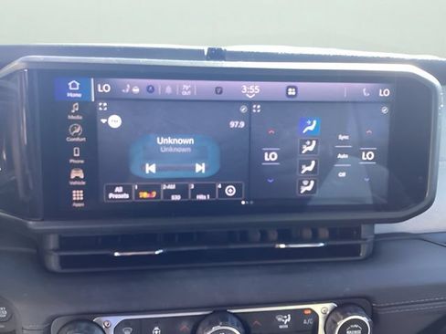 Used 2024 Jeep Wrangler Unlimited Sahara AWD/4WD image 25
