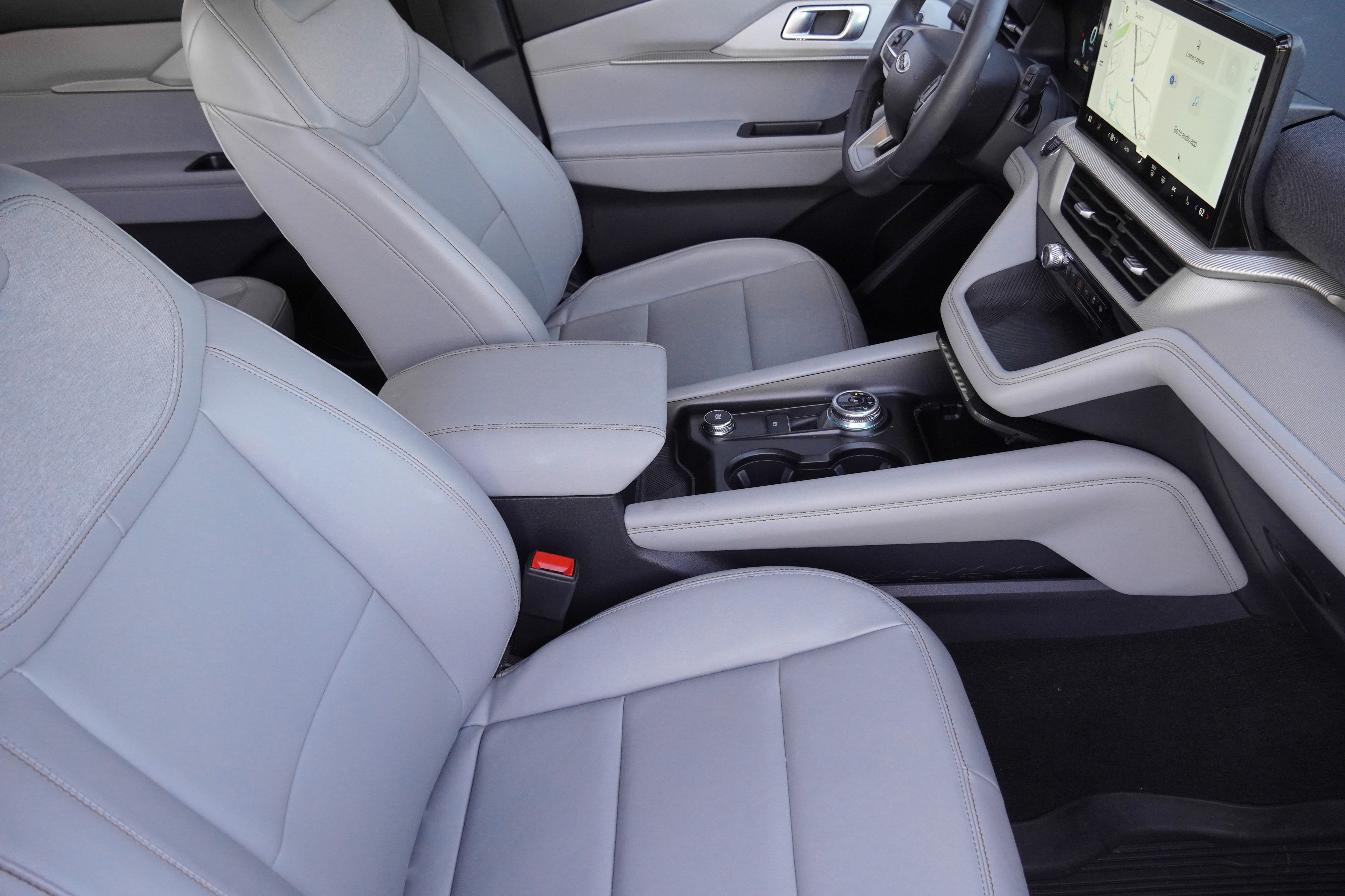 Used 2025 Ford Explorer Active w/ Active Comfort Package RWD image 12