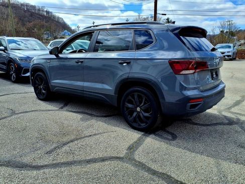 New 2024 Volkswagen Taos SE image 2
