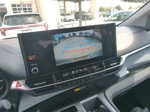 Used 2026 Toyota Sienna XLE FWD image 2