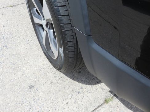 Used 2019 Jeep Cherokee Limited AWD/4WD image 36