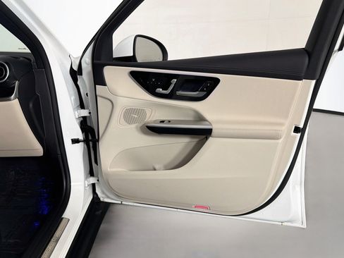 Used 2024 Mercedes-Benz GLC 300 image 23