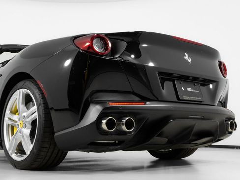 Used 2019 Ferrari Portofino image 18
