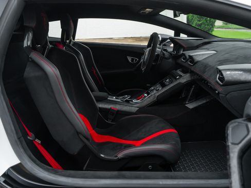 Used 2018 Lamborghini Huracan Performante AWD/4WD image 18