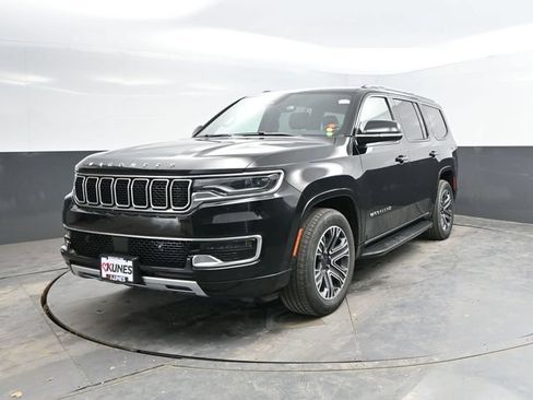 Used 2024 Jeep Wagoneer Series II w/ Flexible Seating Group AWD/4WD image 7