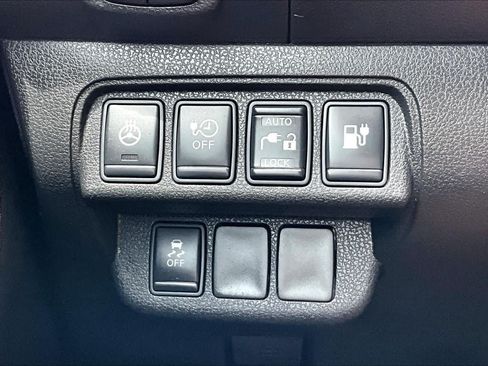 Used 2015 Nissan Leaf S w/ Charge Package FWD image 31