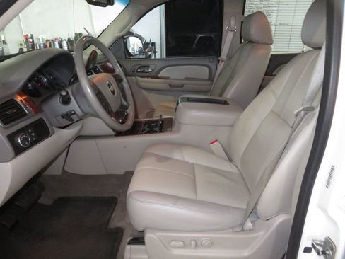 Used 2008 Chevrolet Avalanche LTZ w/ LTZ Preferred Equipment Group image 19