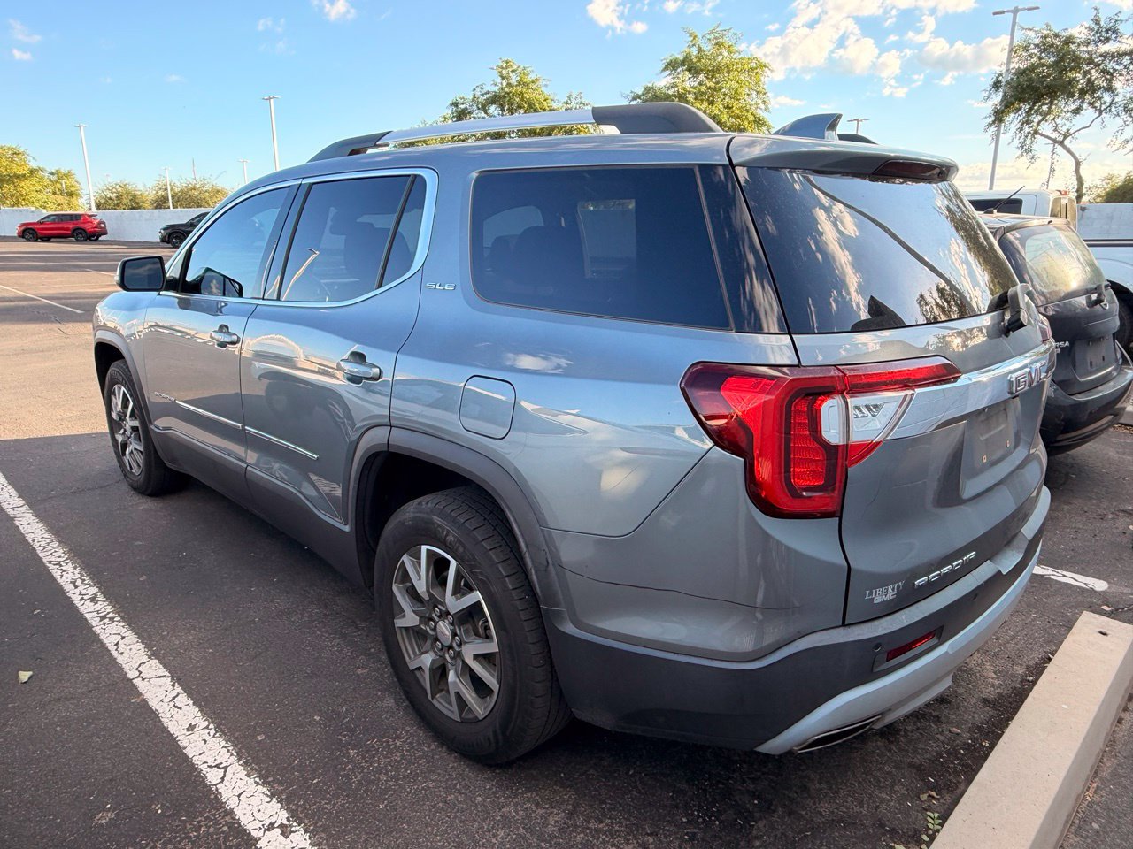 Used 2021 GMC Acadia SLE w/ Driver Convenience Package FWD image 6