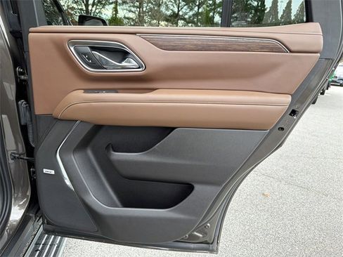 Used 2021 Chevrolet Tahoe High Country w/ Premium Package image 16