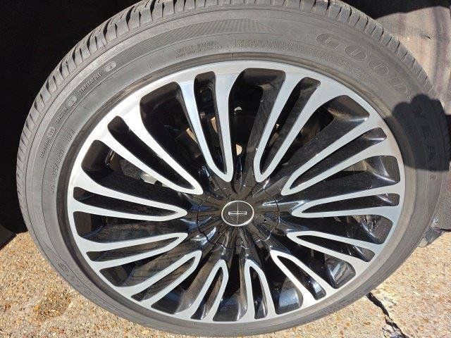 Used 2023 Lincoln Aviator Black Label AWD/4WD image 13