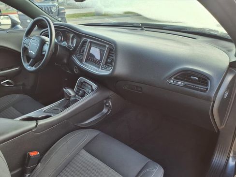 Used 2019 Dodge Challenger SXT image 18