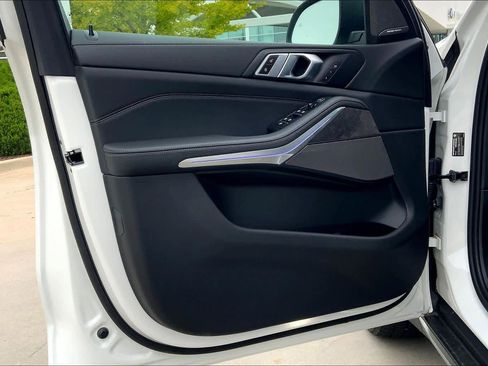 Used 2024 BMW X5 xDrive40i w/ Premium Package image 17