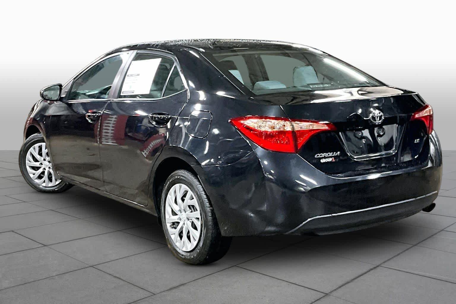 Used 2019 Toyota Corolla LE w/ Carpet Mat Package (TMS) FWD image 12