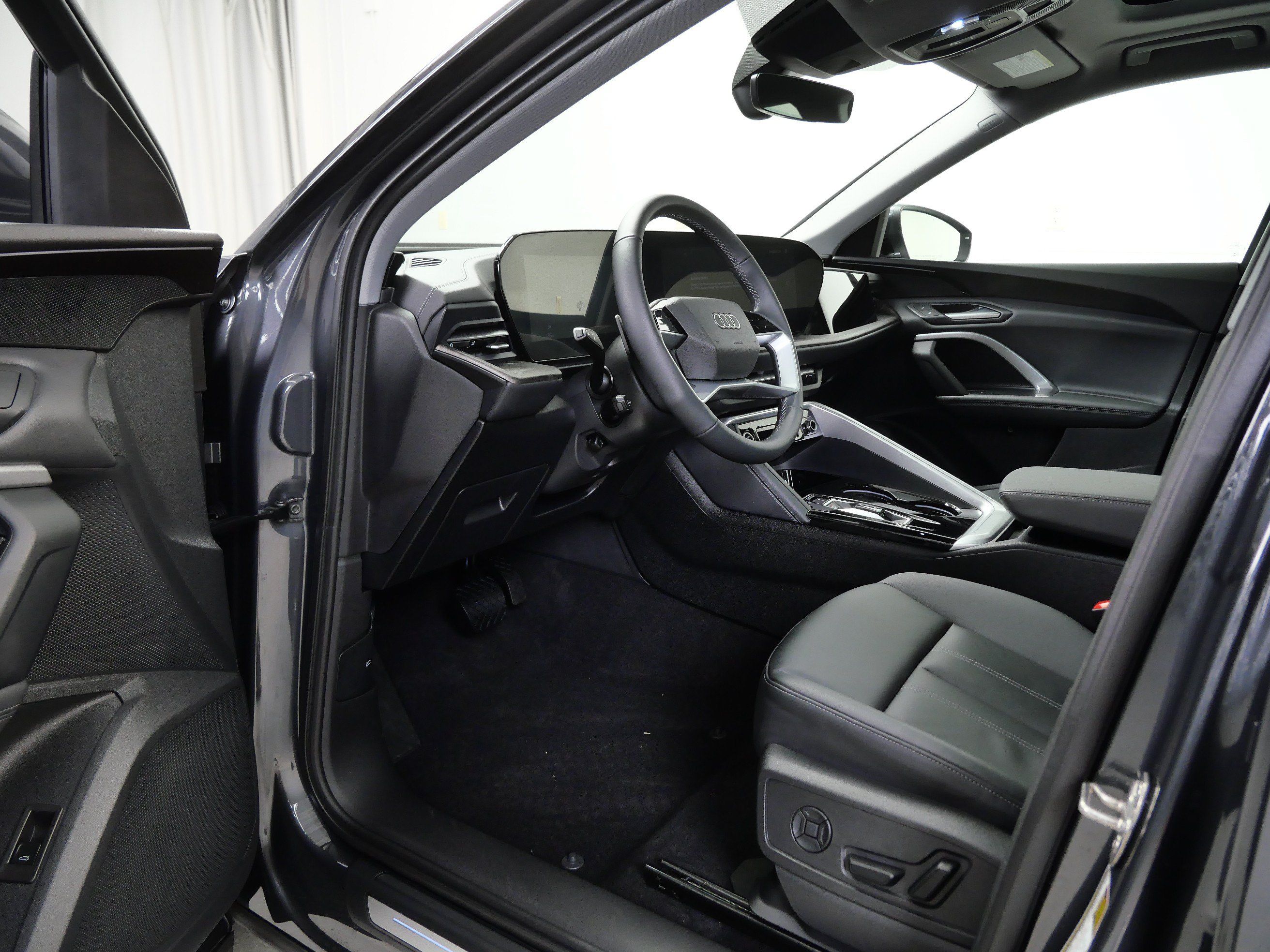 Used 2025 Audi Q5 Premium w/ Convenience Package AWD/4WD image 14