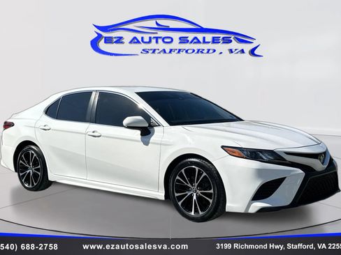 Used 2019 Toyota Camry SE FWD image 3