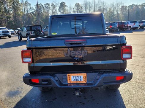 Used 2022 Jeep Gladiator Sport image 9