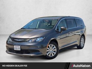 Used 2018 Chrysler Pacifica L FWD video 1
