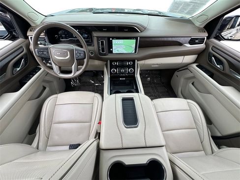 Used 2022 GMC Yukon Denali w/ Denali Premium Package image 8