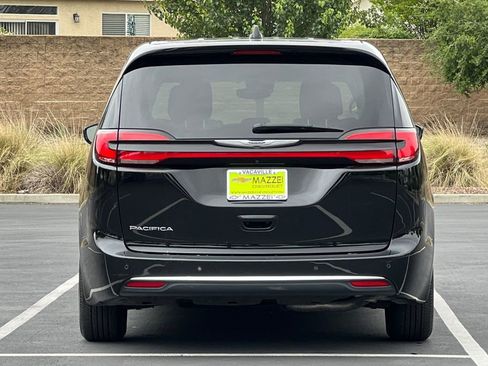 Used 2024 Chrysler Pacifica Touring-L FWD image 12