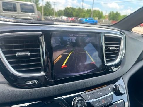 Used 2018 Chrysler Pacifica Touring Plus w/ S Appearance Package FWD image 28