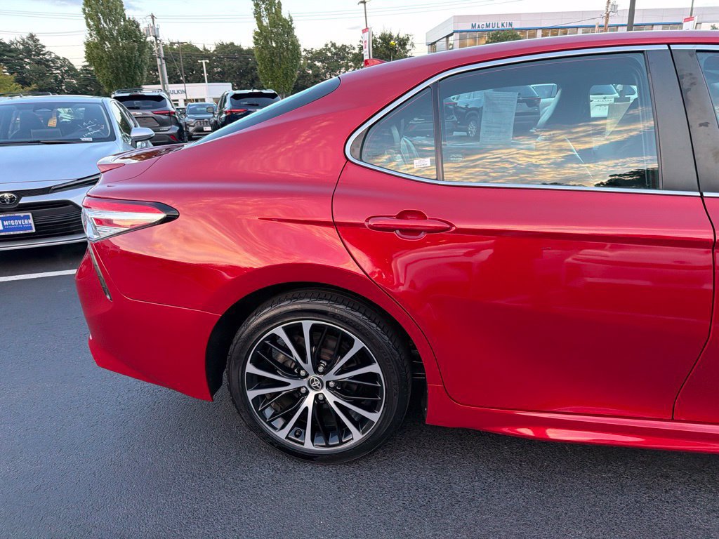Used 2020 Toyota Camry SE FWD image 4