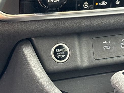 Used 2023 Nissan Rogue SV w/ SV Premium B Package FWD image 16