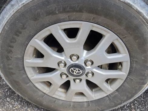 Used 2024 Toyota Tacoma SR5 AWD/4WD image 16