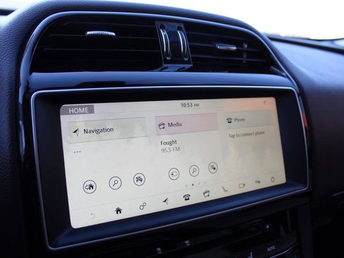 Used 2018 Jaguar F-PACE Prestige image 14