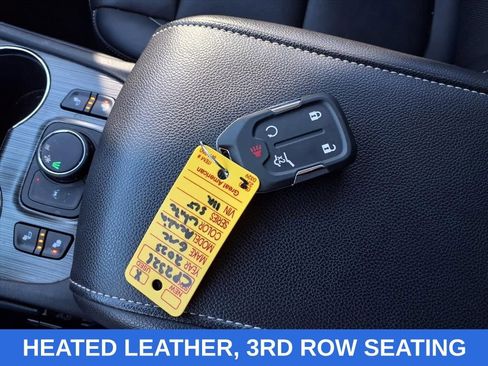 Used 2023 GMC Acadia SLT image 25