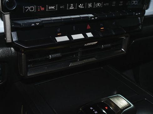 Used 2024 GMC Hummer EV 3X image 37