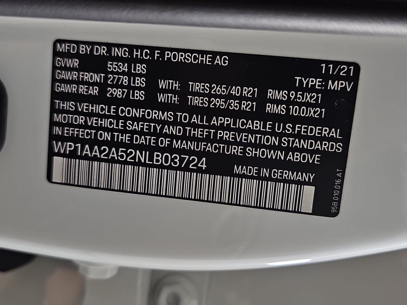 Used 2022 Porsche Macan w/ Premium Package Plus AWD/4WD image 33