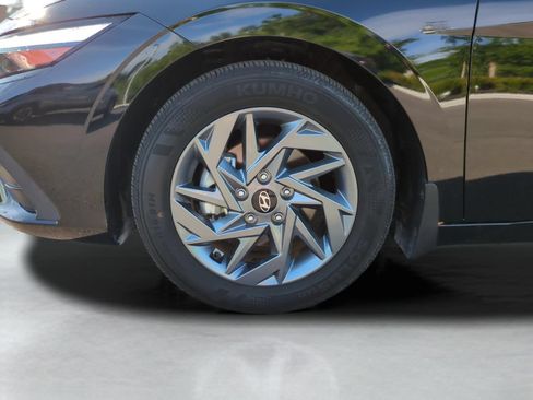 Certified 2024 Hyundai Elantra SEL FWD image 10