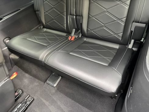 Used 2024 Volkswagen Atlas SE w/ Panoramic Sunroof Package FWD image 38