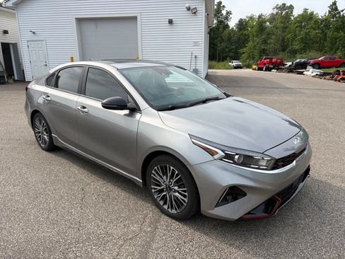 Used 2023 Kia Forte GT-Line w/ GT-Line Premium Package FWD image 6