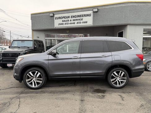 Used 2016 Honda Pilot Touring image 4