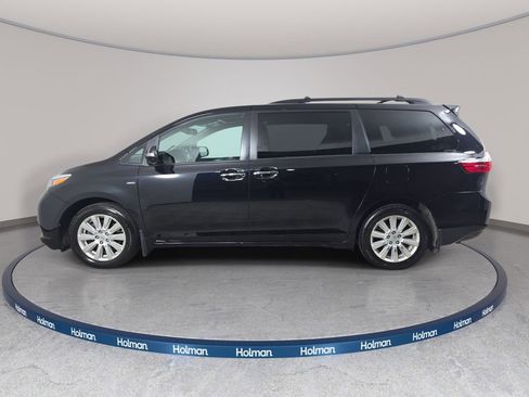 Used 2017 Toyota Sienna Limited Premium w/ Protection Package image 9