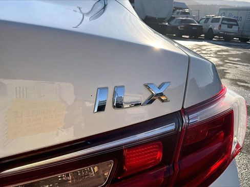 Used 2017 Acura ILX Base image 8