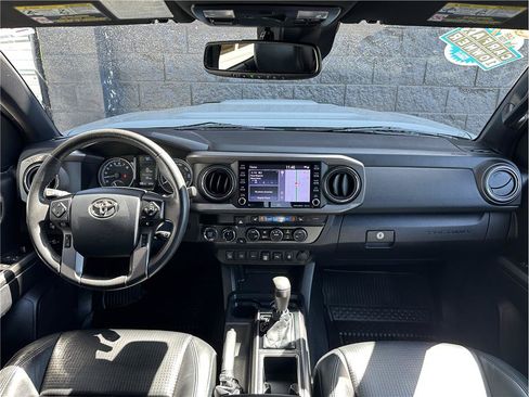 Used 2020 Toyota Tacoma TRD Sport w/ TRD Premium Sport Package AWD/4WD image 18