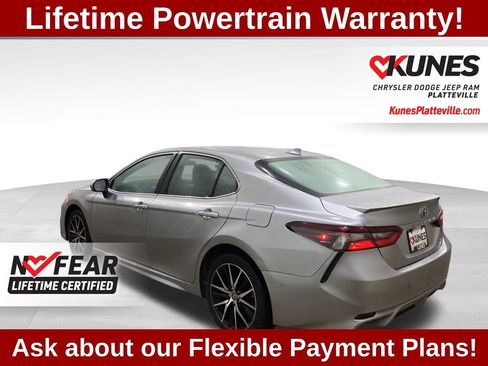 Used 2024 Toyota Camry SE image 4