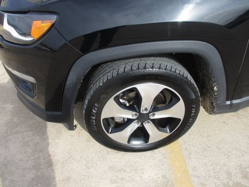 Used 2018 Jeep Compass Latitude w/ Popular Equipment Group image 3