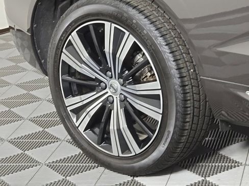 Certified 2023 Volvo XC60 B5 Plus w/ Climate Package image 7